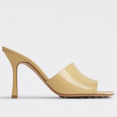 Bottega Veneta Stretch Mules 90mm In Beige Patent Leather Bottega Veneta Stretch Mules 90mm In Beige Patent Leather