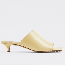 Bottega Veneta Stretch Mules 40mm In Beige Lambskin Bottega Veneta Stretch Mules 40mm In Beige Lambskin