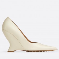 Bottega Veneta Punta Pumps in White Lambskin Bottega Veneta Punta Pumps in White Lambskin