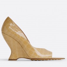 Bottega Veneta Punta Pumps in Beige Crocodile Embossed Calfskin Bottega Veneta Punta Pumps in Beige Crocodile Embossed Calfskin