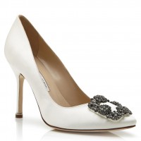 Manolo Blahnik Hangisi 105 Pumps In White Satin Manolo Blahnik Hangisi 105 Pumps In White Satin