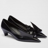 Prada Pumps 45mm in Black Leather with Floral Appliques Prada Pumps 45mm in Black Leather with Floral Appliques