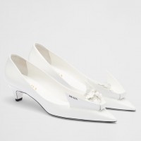 Prada Pumps 45mm in White Leather with Floral Appliques Prada Pumps 45mm in White Leather with Floral Appliques