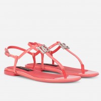 Dolce & Gabbana DG Thong Sandals In Pink Patent Leather Dolce & Gabbana DG Thong Sandals In Pink Patent Leather