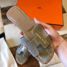Hermes Oran Slide Sandals In Grey Shiny Niloticus Crocodile Skin Hermes Oran Slide Sandals In Grey Shiny Niloticus Crocodile Skin